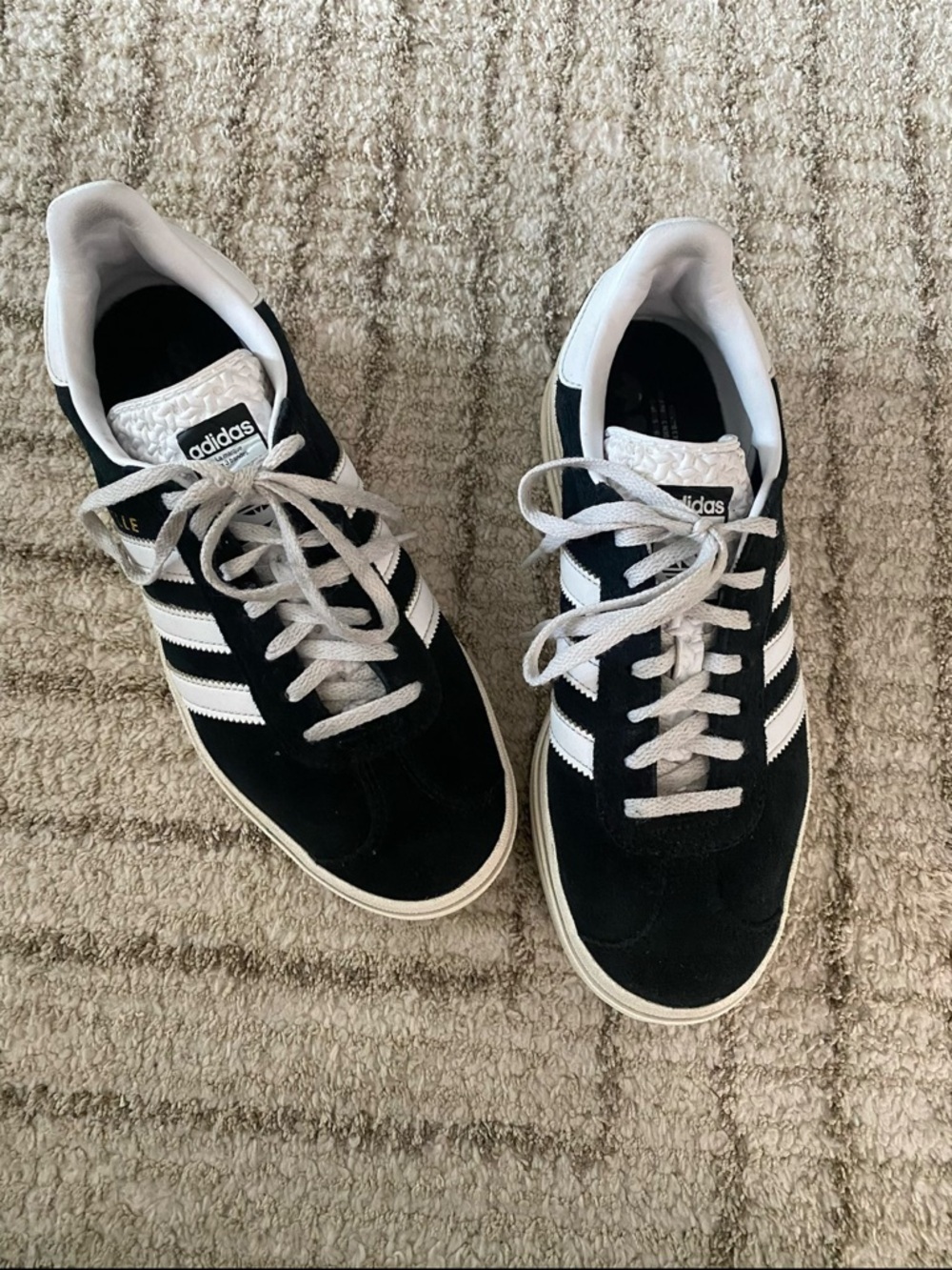 Classic Adidas Gazelle sneakers in black suede with iconic white stripes - Picture 15 of 16